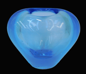 Lot 201 - Modernist Per Lutken - Holmegaard Blue glass heart shaped vase - signe