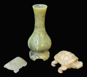 Lot 27 - 3 x vintage Chinese carved stone items inc jade turtles, green stone tu