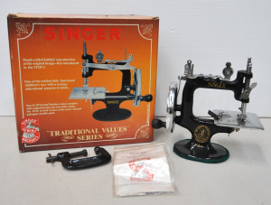 Lot 131 - Boxed toy Singer sewing machine Mod K-20 - Traditional Values Series