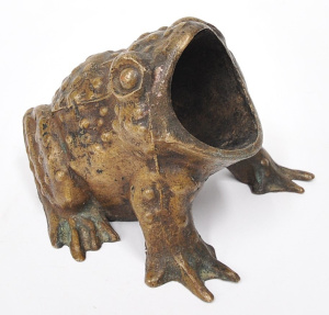 Lot 185 - Vintage Heavy Bronze Toad sculpture 10cm H