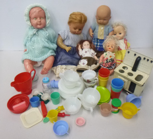 Lot 042 - Group lot Vintage Dolls & Dolls Furniture inc Hard Plastic & R