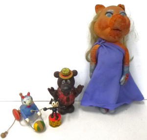 Lot 112 - Group of vintage toys inc Humphry B Bear squeeze toy, Felix the Car pu