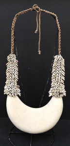 Lot 114 - Vintage Papua New Guinea Style Tribal Crescent Cowrie Shell & Bone