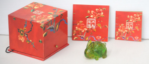 Lot 170 - Signed Liuli Gongfang Taiwanese crystal rabbit (7 5cm L) signed to bas