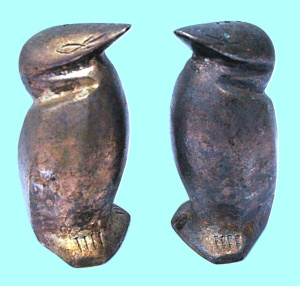 Lot 171 - Stylised modernist Metal bird salt and pepper shakers - 8cm H