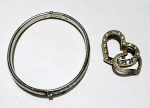 Lot 173 - 2 x pces Silver jewellery - double open heart pendant set with crystal