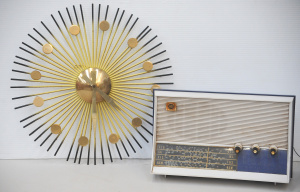 2 pces Retro inc AWA Radiola Radio B15 Valve model & Metal Sunburst clock a