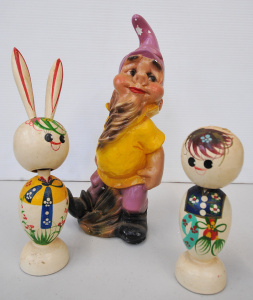 3 pces Vintage inc 2 x MCM Wooden hand painted Kokeshi Bobble Head Bunnies (1 af