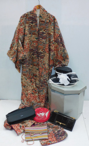 Lot 022 - Group of ladies' clothing and accessories inc kimono, clutch, handbags