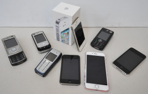 Lot 037 - Small Lot of Electronics incl Boxed iPhone 4s, Nokia Mobile Phones, 2