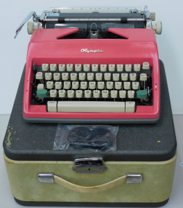 Lot 056 - Striking retro pink Olympia De Luxe travel typewriter in case