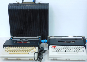Lot 058 - 2 x vintage Olivetti Lettera 36 electronic typewriters, 1 with travel