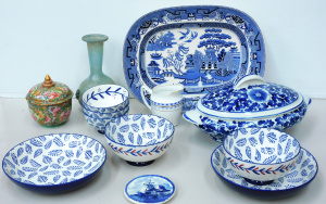 Lot 088 - Group of mixed ceramics inc vintage Royal Albert creamer, blue and whi