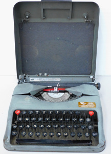 Lot 092 - Vintage Empire Aristocrat portable typewriter with cover - 28 5cm W