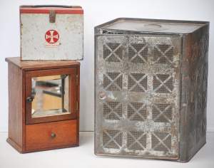 Lot 134 - 3 vintage items Australian made Willow branded hanging meat safe (44 5