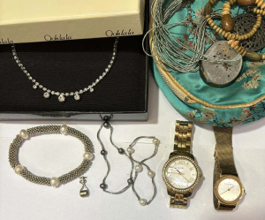 Lot 166 - Grp - 2 ladies watches, Skagen, Guess, pearl bracelets, sil charm, Ooh