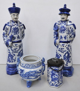 Lot 193 - Group of vintage Oriental blue and white porcelain inc pair of Chinese