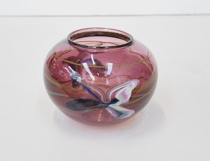 Lot 212 - Signed Pauline Delaney Australian Art Glass Aubergine Vase with orchid