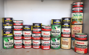 Lot 021 - Group of vintage paint tins, many with coloured lids, inc Bergers, Tub