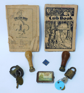 Lot 038 - Group lot Vintage inc Souvenir Melb Centenary 1934-5 Jamboree metal ma