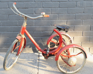 Lot 059 - Vintage Kids Tricycle w added on Footscray Bulldogs Bell (working) - R