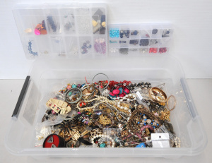 Lot 074 - Box lot of Mixed Costume Jewellery incl Beads, Brooches, Necklaces etc