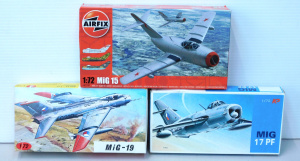 Lot 096 - 3 x boxed vintage unmade plastic 1 72 scale Model Kits - Early Russian