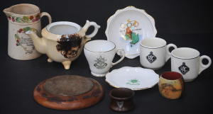 Lot 097 - Group lot Australian themed inc Treen napkin rings - Tasmania & Sy