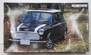 Lot 121 - Boxed unmade plastic 1 24 scale Unmade plastic Model kit - Old Mini Co