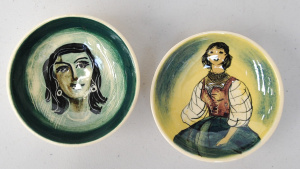 Lot 209 - 2 pces Martin Boyd Australian Pottery Shallow Bowls - Hand painted Fem