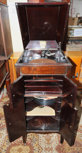 Lot 004 - Vintage early 20thC HMV Bungalow model upright hand-cranked Gramophone