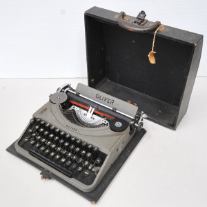 Lot 029 - Vintage Oliver Portable Typewriter, grey industrial finish, c1953 - 32