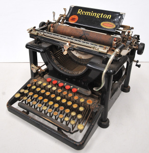 Lot 031 - Vintage heavy black enamel Remmington Standard Typewriter c1920 - 30cm