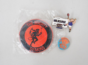 Lot 035 - 3 x vintage & vintage style Melbourne Football Club badges - large