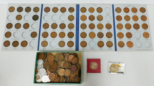 Lot 036 - Group of Australian Pennies and Half-Pennies + commemorative 50c &
