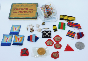 Lot 037 - Mixed Vintage Group inc British Military Army officers badges, button,