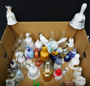 Lot 071 - Large group of small souvenir and novelty ceramic, glass and other met