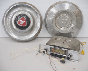 Lot 116 - Group lot - Vintage Holden HDHR car radio (23 5cm W) + 2 x vintage Hol