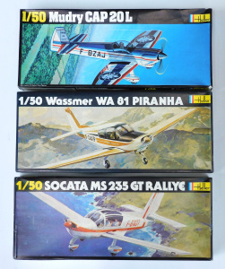 Lot 131 - 3 x boxed unmade Plastic 1 50 Scale Prop-Plane Model Kits Made By Hell