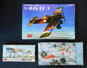 Lot 159 - 3 x boxed vintage unmade plastic Scale Model Kits - all Pre & Earl