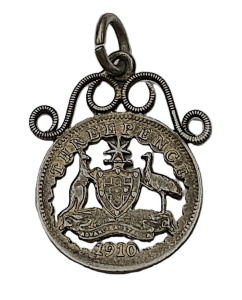 Lot 189 - Vintage Sterling Silver Australian 1910 pierced Threepence pendant