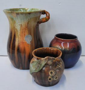 Lot 227 - 3 x pieces Vintage AF Remued Australian Pottery - Small vase w Applied