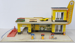 Vintage Tin Toy Service Station Garage Roof Park by Mettoy w 4 x Diecast Vehicle