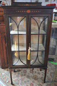 Lot 001 - Edwardian Regency style oak vitrine display cabinet with marquetry inl