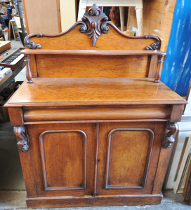 Lot 010 - Victorian ceder chiffonier - 142cm H