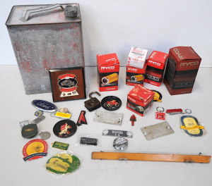 Lot 027 - Group of vintage motoring and similar items inc enamelled RACV medalli