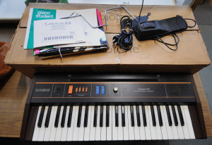 Lot 029 - 1980s Casio Casiotone 101 Electronic KeyboardSynthesizer in Original B