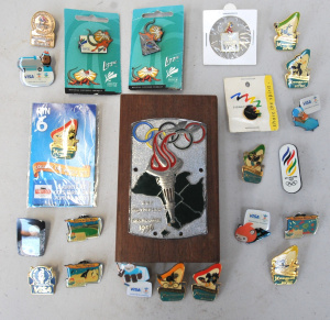 Lot 040 - Group lot vintage Olympic & Commonwealth Games Badges & Pins i