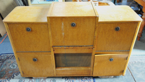 Lot 045 - Art Deco veneered Combination Stereo Unit & Cocktail cabinet - Pre