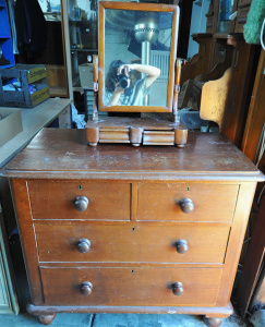 Lot 049 - Victorian ceder chest of 4 drawers (95cm W) and dressing table mirror
